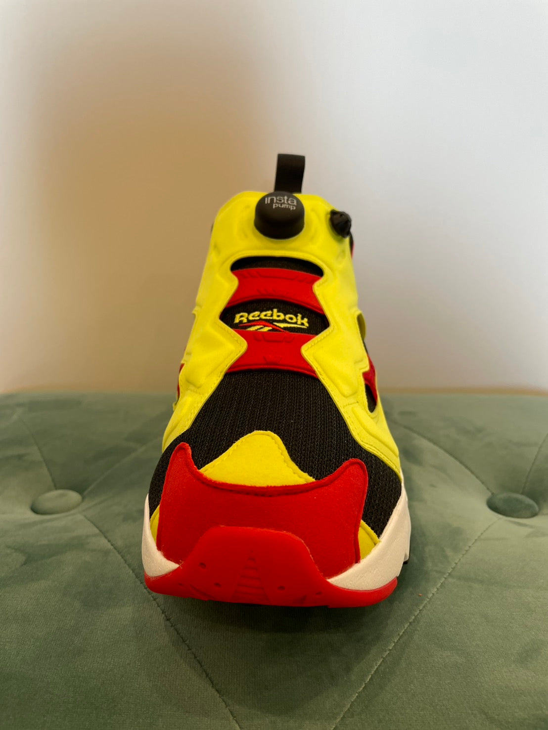 REEBOK INSTAPUMP FURY 94 (HYPGRN/VECRED/CBLACK)