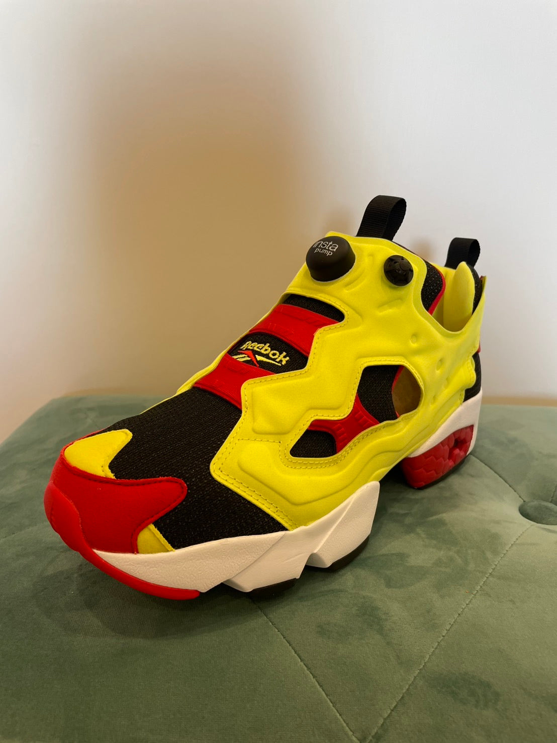 REEBOK INSTAPUMP FURY 94 (HYPGRN/VECRED/CBLACK)